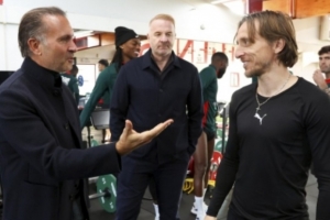 卡迪纳莱:我认为欧洲足球俱乐部可携手NBA,推动NBA深耕欧洲市场配图