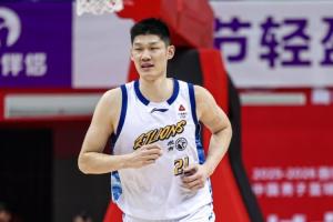 定海神针!胡金秋11中7贡献15分8板 其中6前场板配图